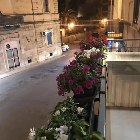 La Dimora Del Viaggiatore, Casa In Citta Bisceglie Exterior foto